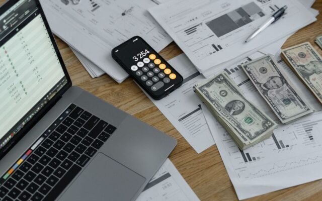 Від чого залежить курс долара в Україні і де дивитися офіційний курс НБУ